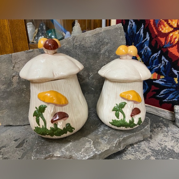 Pair of Vintage Mushroom Ceramic Canisters - Picture 3 of 13